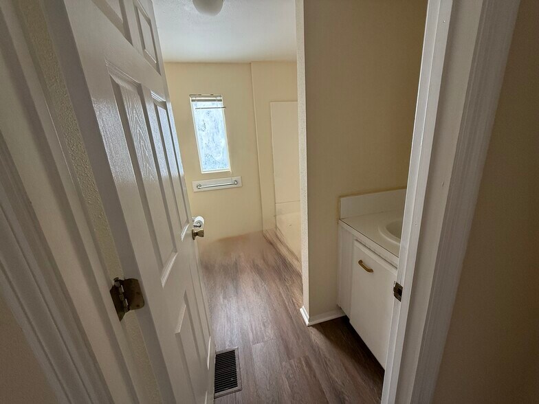 Building Photo - 3122 Moody Ave