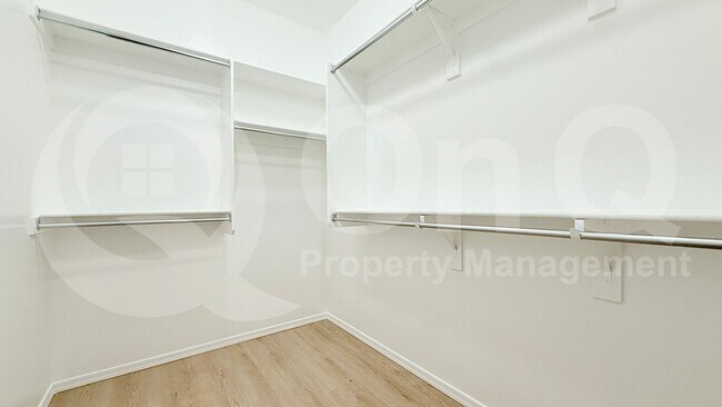 Building Photo - 862 East Gold Dust Way