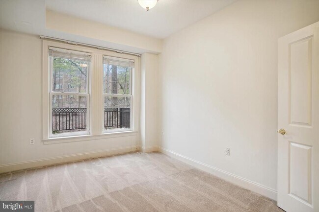 Building Photo - 10401 Strathmore Park Ct
