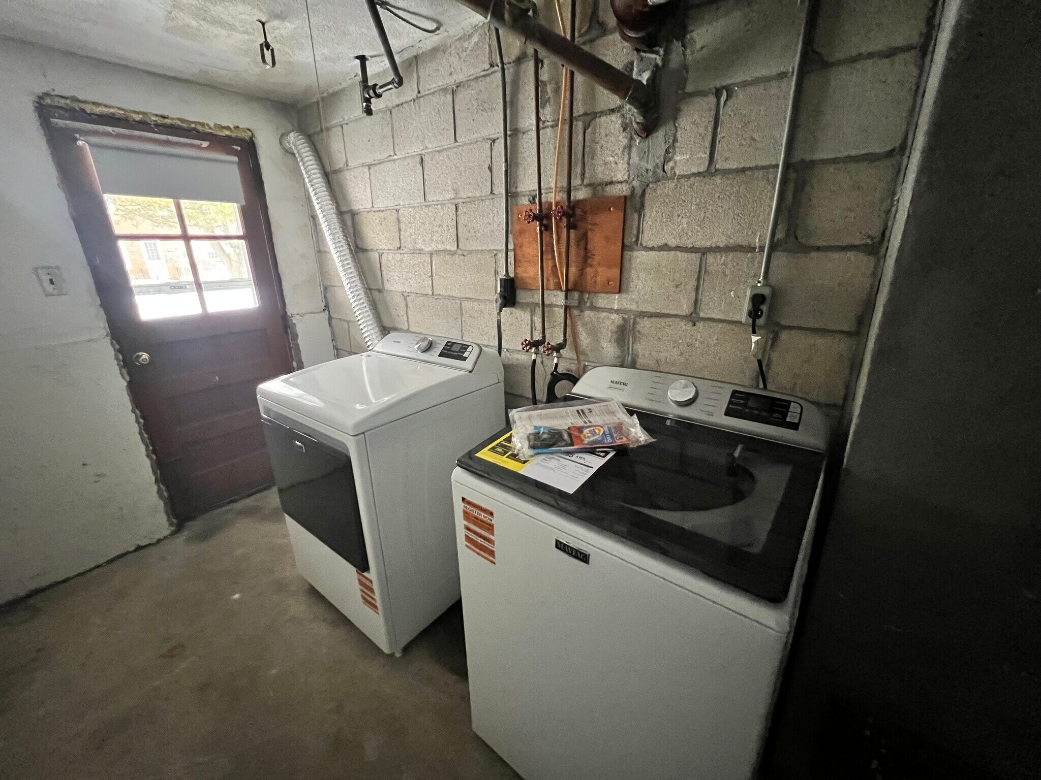 Building Photo - 18 Hill Rd