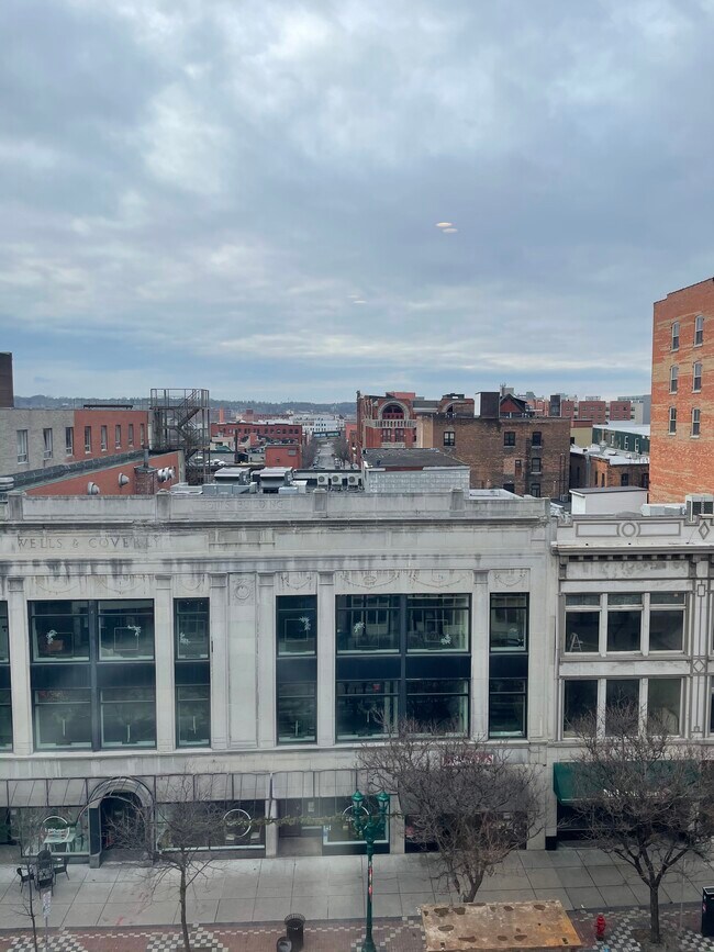 Building Photo - 325 S Salina St