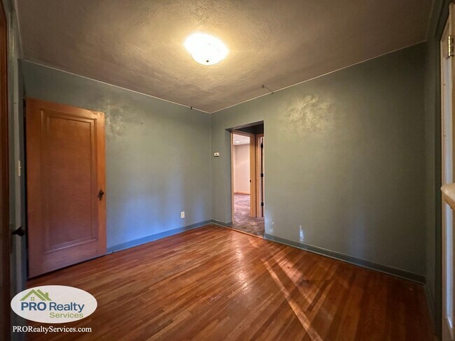 Building Photo - 3 Bedroom House **$1,000.00 off January's Rent with a January 2026 Move In**