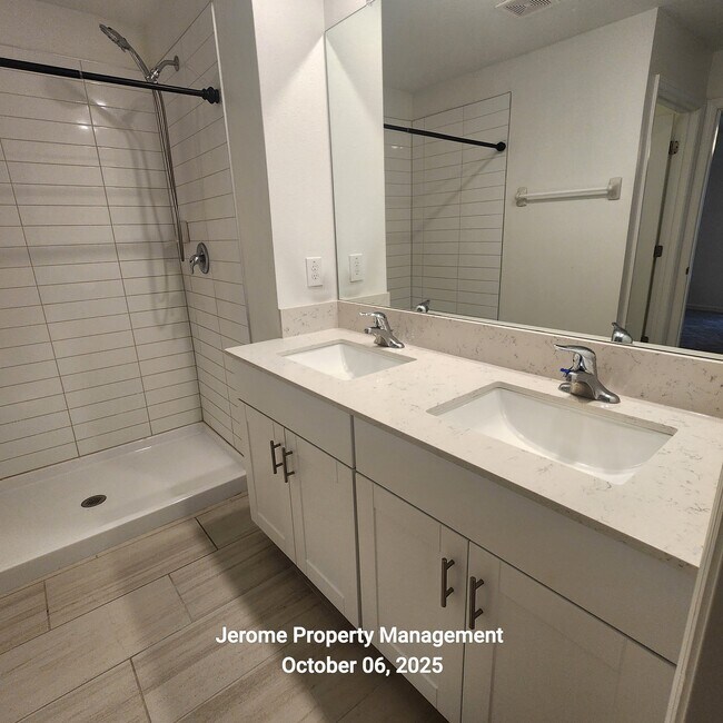 Building Photo - 35099 Ackley Trce