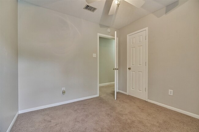 Building Photo - 3 Field Flower Ct