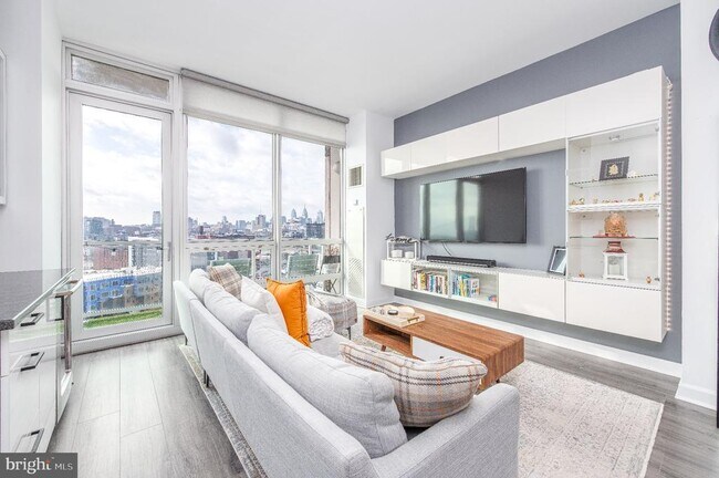 Building Photo - 901 N Penn St