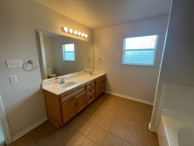 Building Photo - 4-Bedroom House for Rent in Killeen