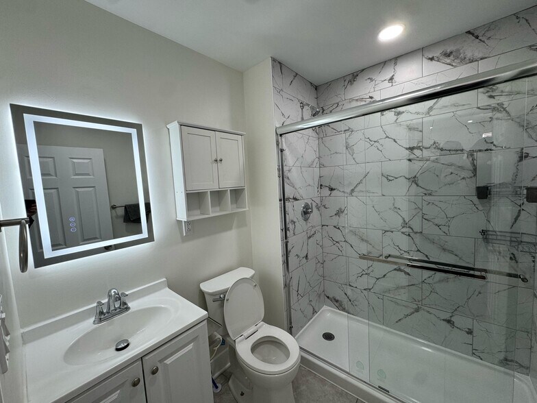 Building Photo - 319 E Main St