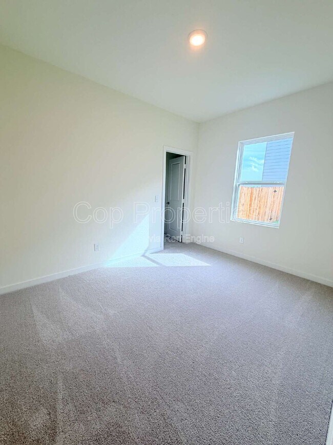 Building Photo - 12807 Prairie Vly