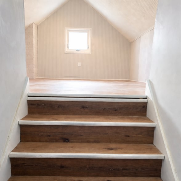 Building Photo - 3584 Lloyd Rd