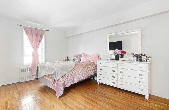 Building Photo - 6535 Broadway