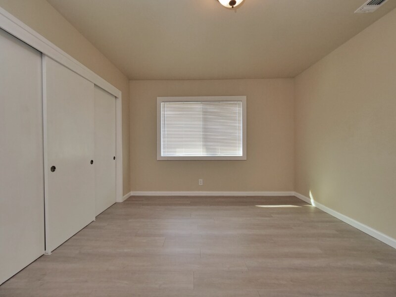 Building Photo - 308 6th St