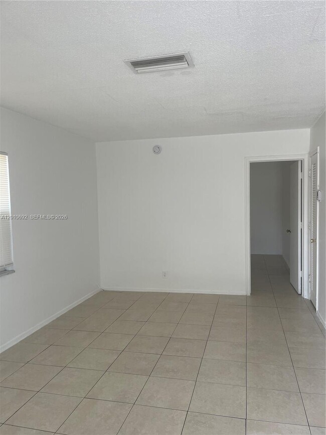 Building Photo - 3960 NW 31st Terrace