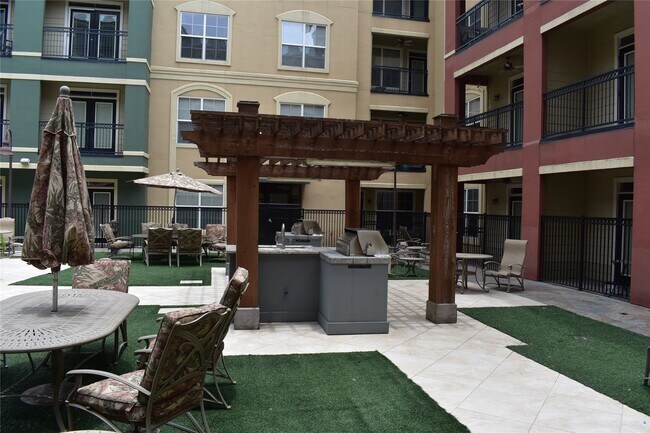 Building Photo - 1711 Old Spanish Trl