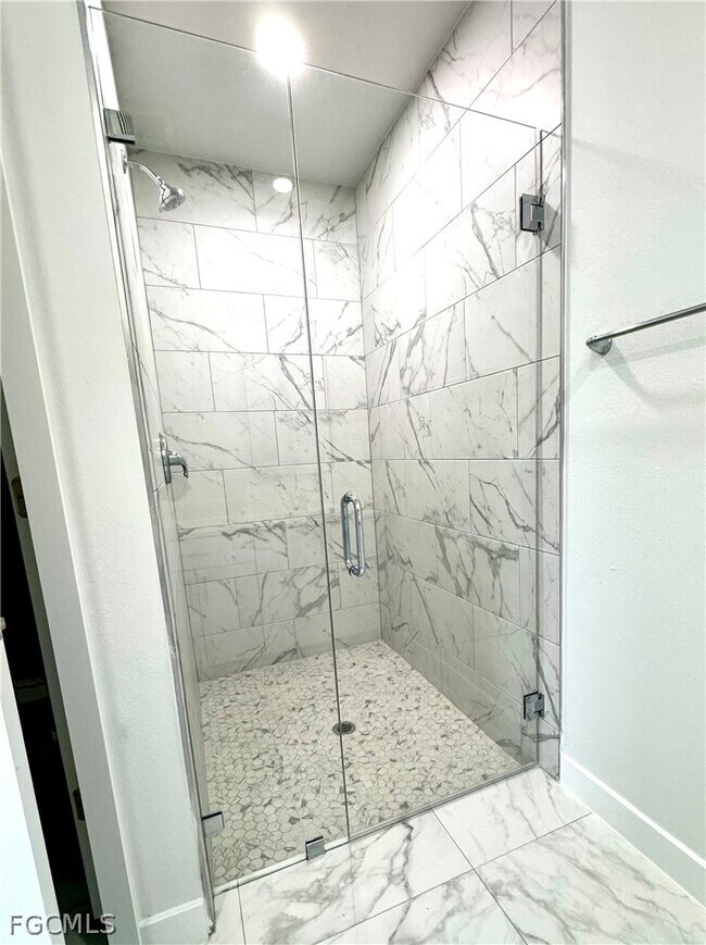 Building Photo - 825 Porter St E