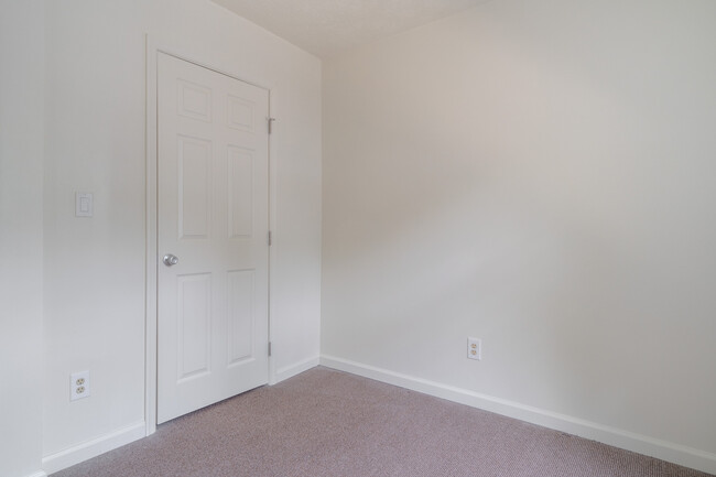 Building Photo - 140 Clover Valley Cir