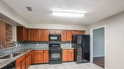 Building Photo - 7791 Lake Manor Dr