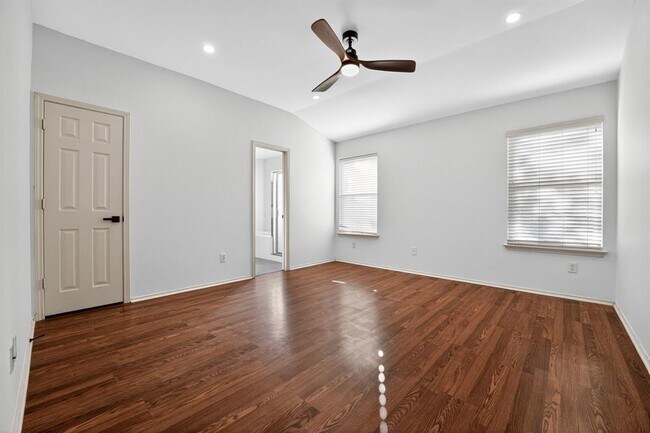 Building Photo - 1502 McDowell Bend