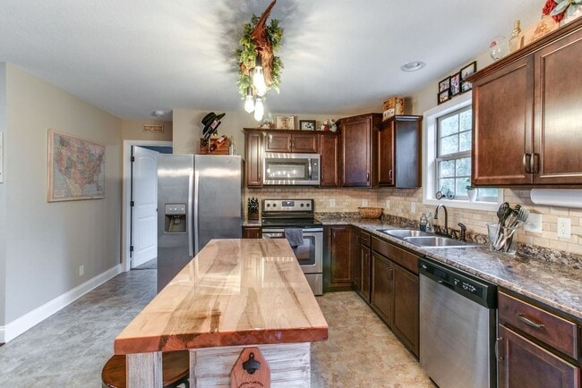 Building Photo - 115 Grassmire Dr