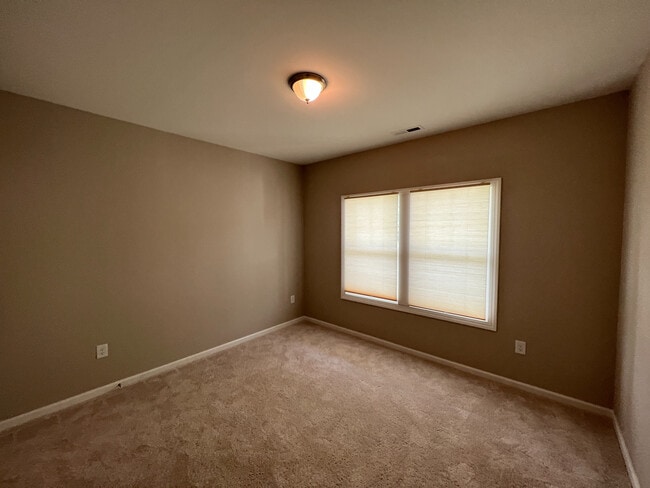 Building Photo - Room in House on Tawny View Ln