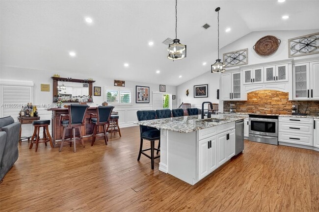Building Photo - 9505 Majestic Way