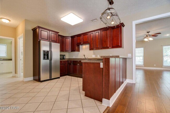 Building Photo - 4026 Oak Forest Dr