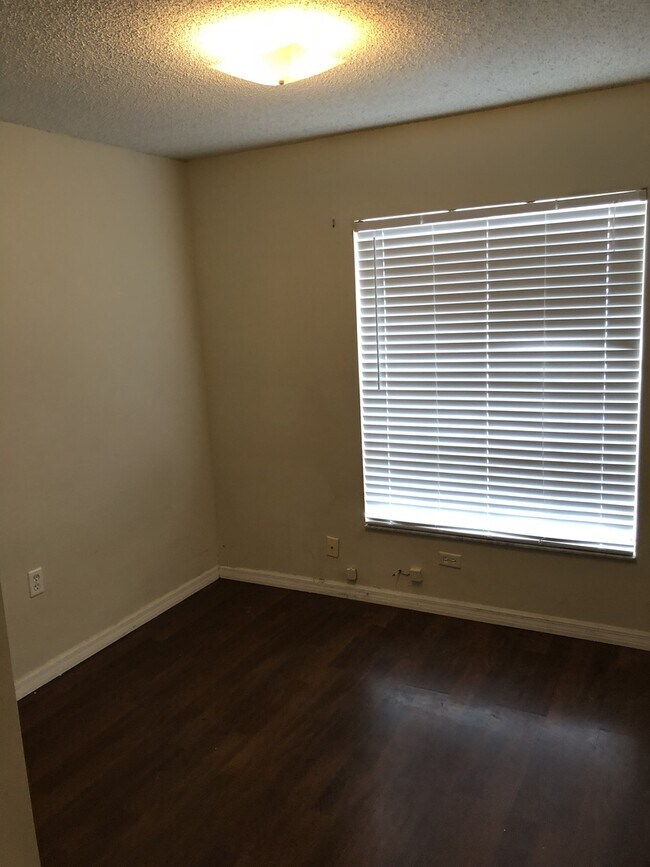 Building Photo - T10