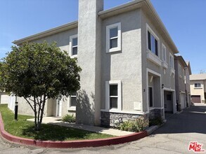 Building Photo - 20300 Vanowen St