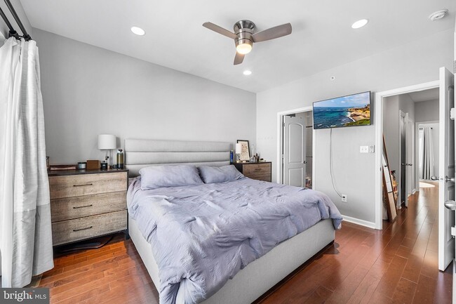 Building Photo - 1333 N Howard St