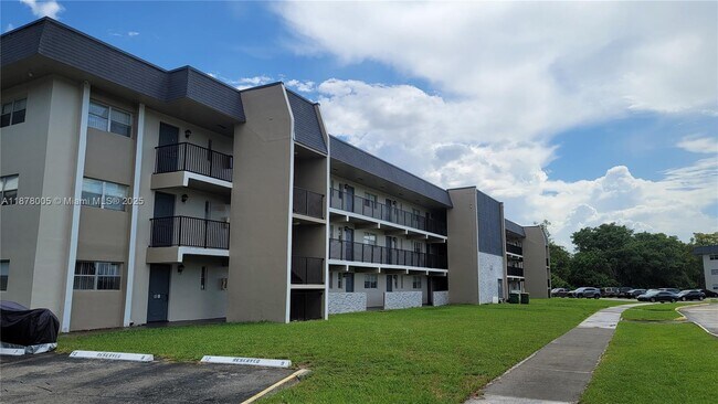 Primary Photo - 7820 S Colony Cir