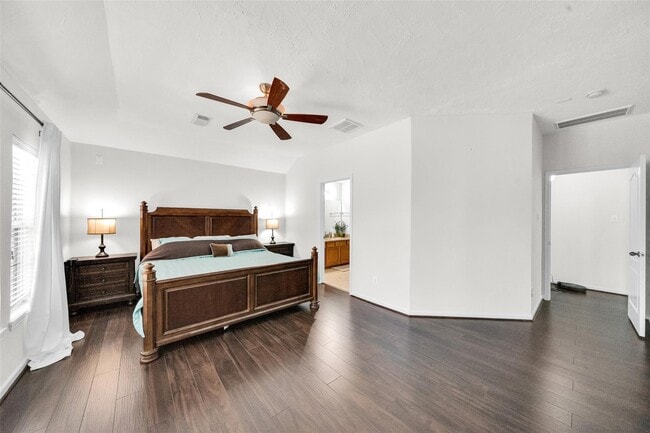 Building Photo - 5522 Brookhollow Oaks Trail