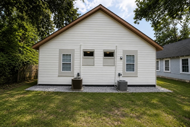 Building Photo - 311 W Chappell St