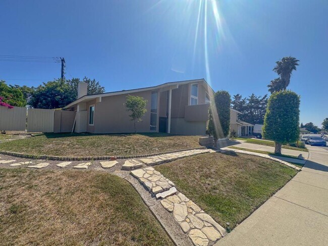 Building Photo - 25512 Maximus St