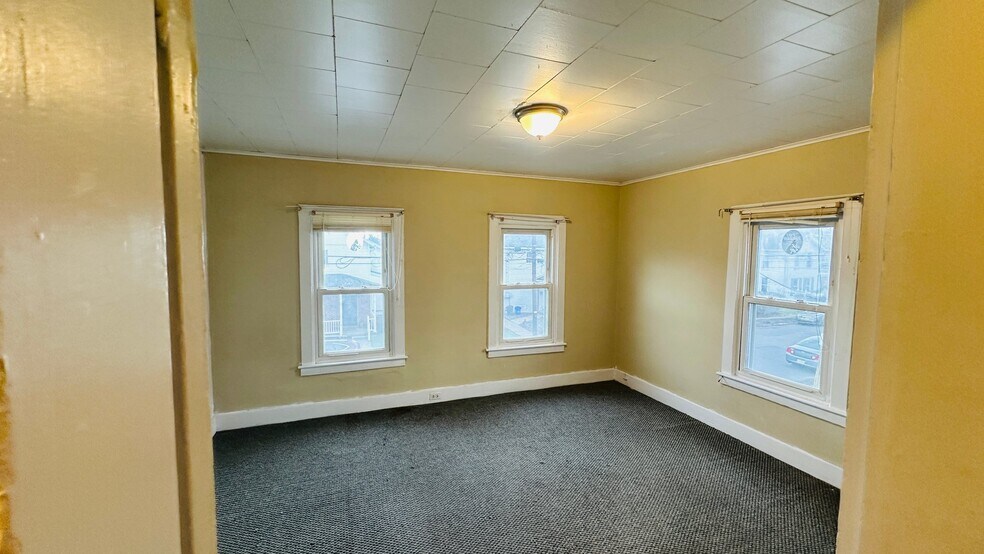 Building Photo - 612 Court St