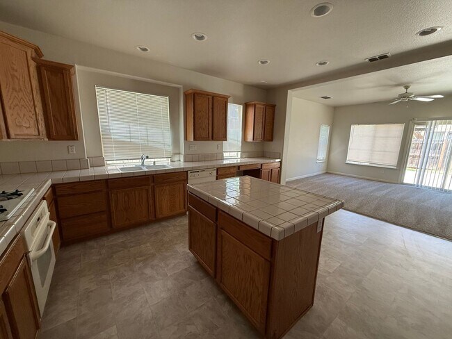 Building Photo - 3588 Silverwood Rd