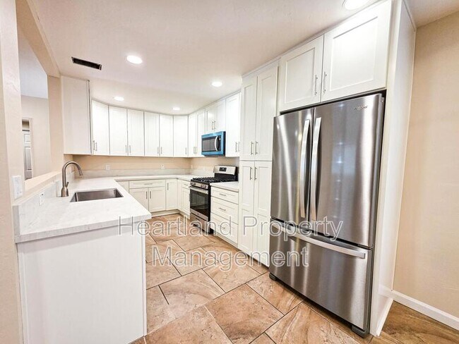 Building Photo - 640 Claydelle Ave