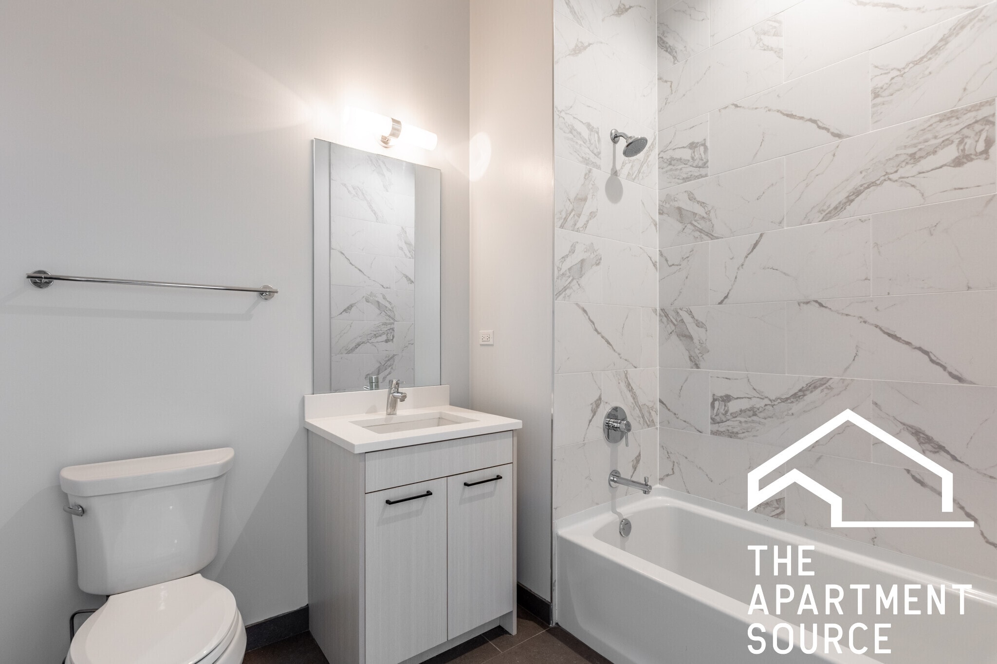 Building Photo - 2247 W Lawrence Ave