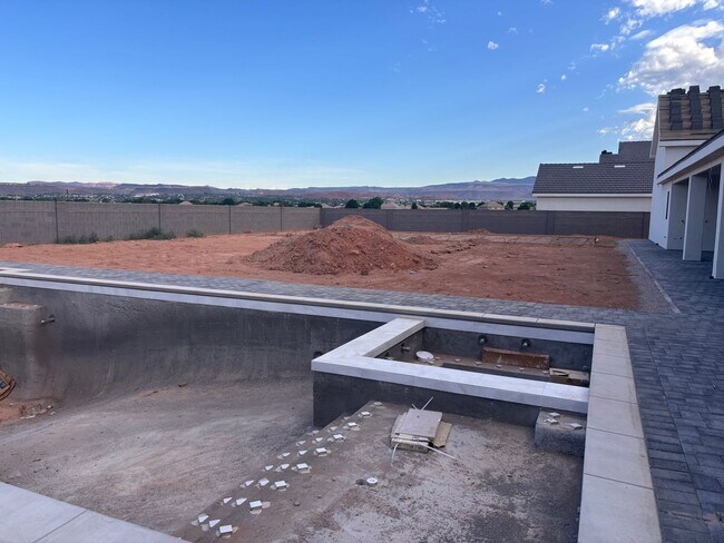 Building Photo - BRAND NEW Gorgeous 6 bed 7 bath with Pool ...
