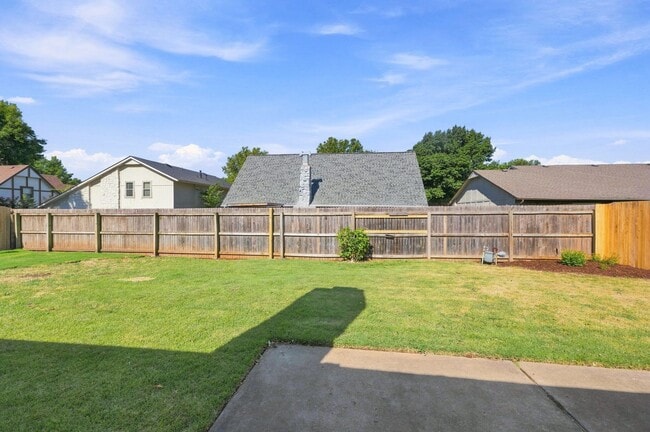 Building Photo - 7500 S Fern Ave