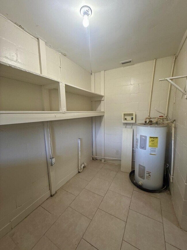 Building Photo - 3 bedroom in Jacksonville FL 32218