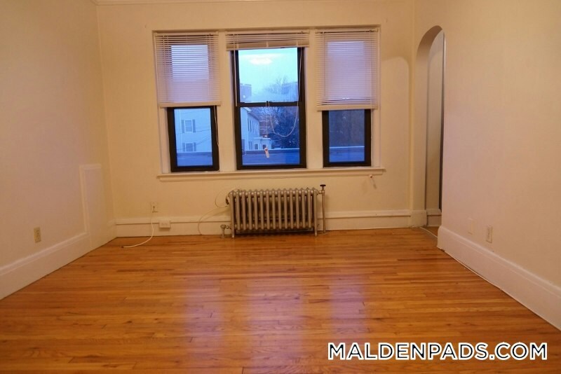 Building Photo - 349 Pleasant St