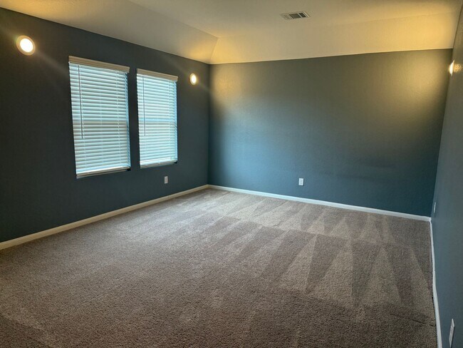 Building Photo - Spacious 5-Bed, 3-Bath Home in Brookmill –...