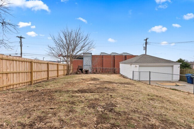 Building Photo - 5807 Columbia Ave