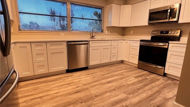 Building Photo - 733 Sesame Ct