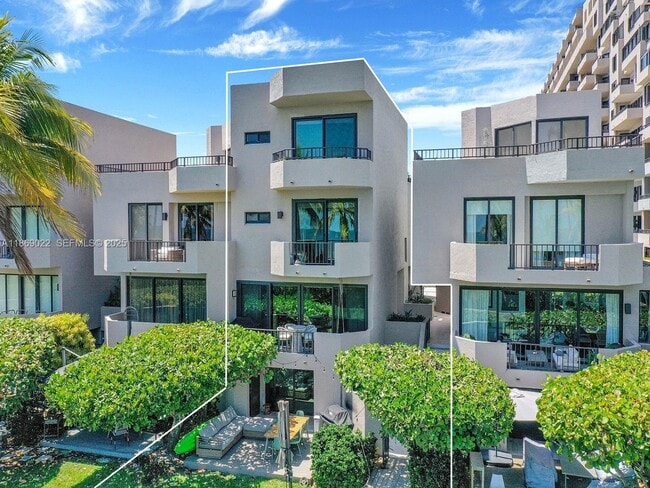 Building Photo - 201 Crandon Blvd