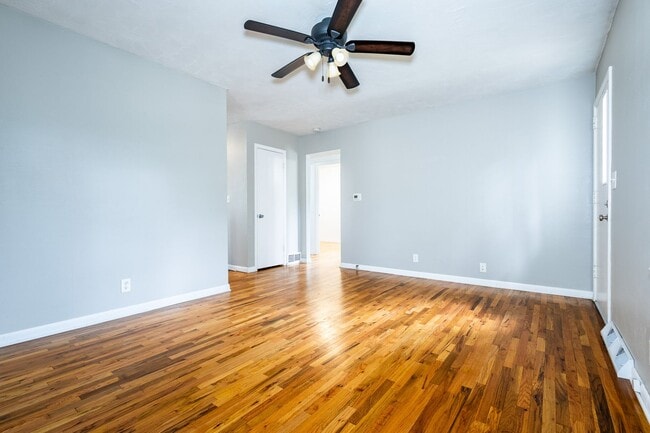 Building Photo - Charming 2BD/1BA House!!!!