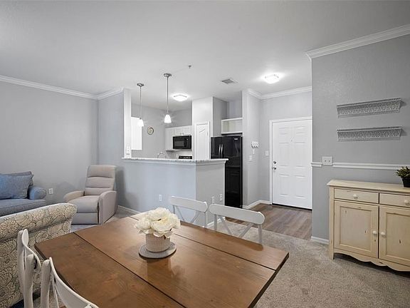 Building Photo - 5000 Culbreath Key Way