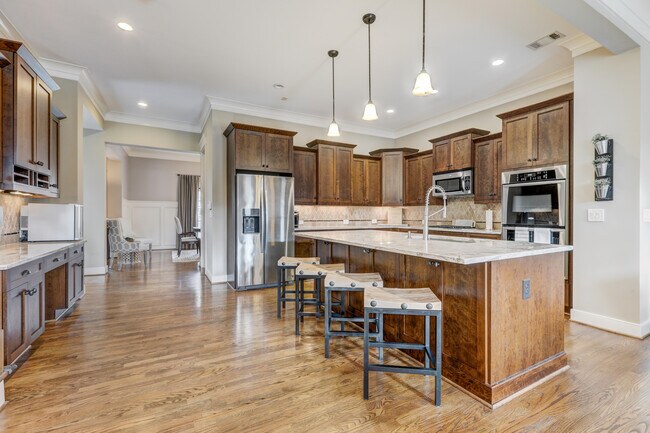 Building Photo - 2114 W Village Xing