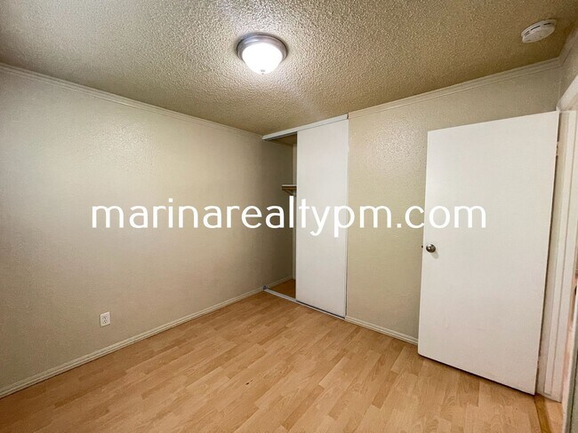 Building Photo - 4 Bedroom 2 Bath Single Family Home