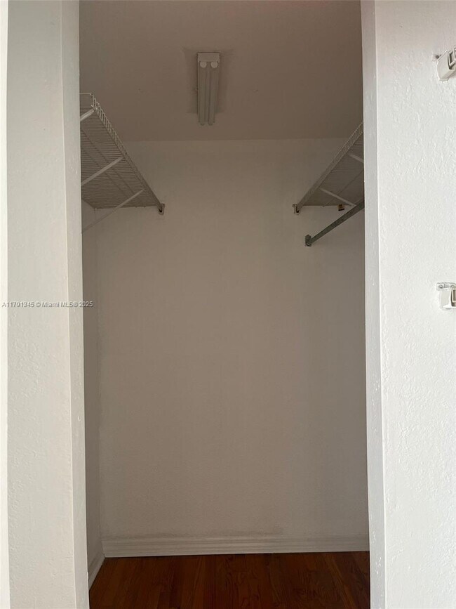 Building Photo - 736 Gotham Ct