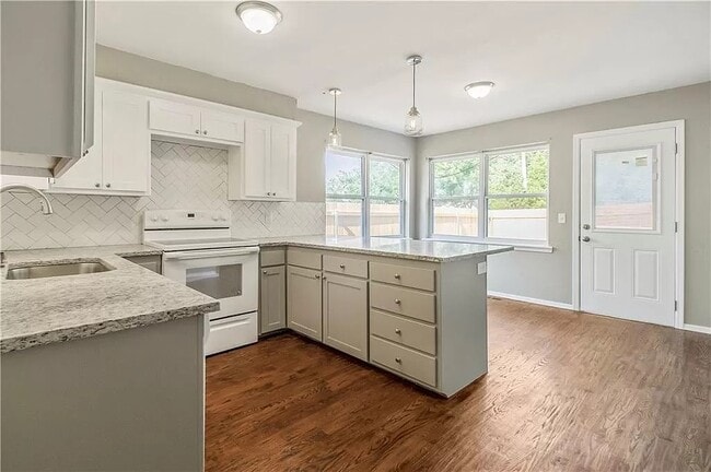 Building Photo - 11012 Springhollow Rd